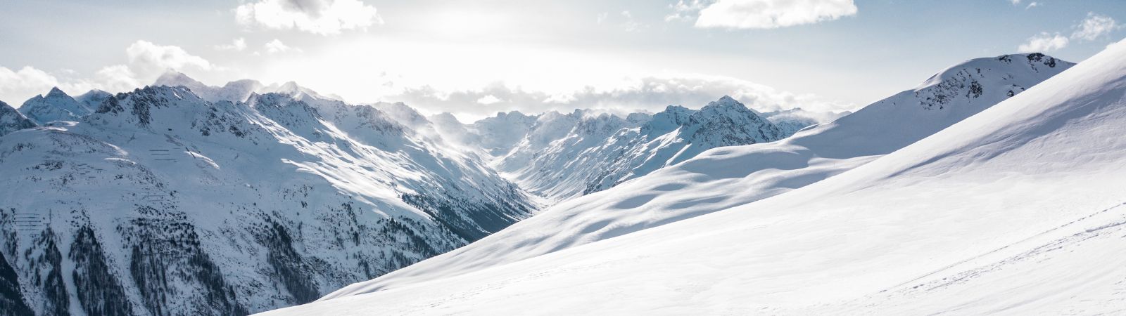 Montagne enneigée