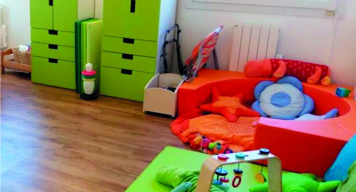 Au Centre Parental, le regard de deux jeunes mères accompagnées